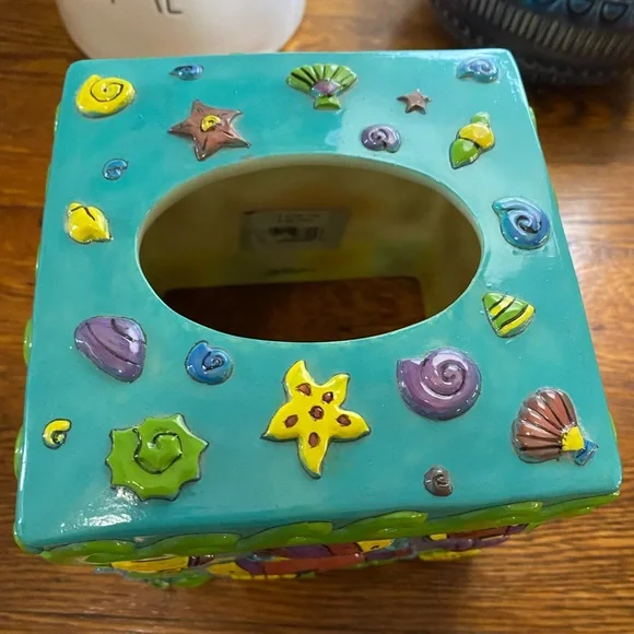 Underwater/ Fish themed tissue holder - Picture 2 of 7